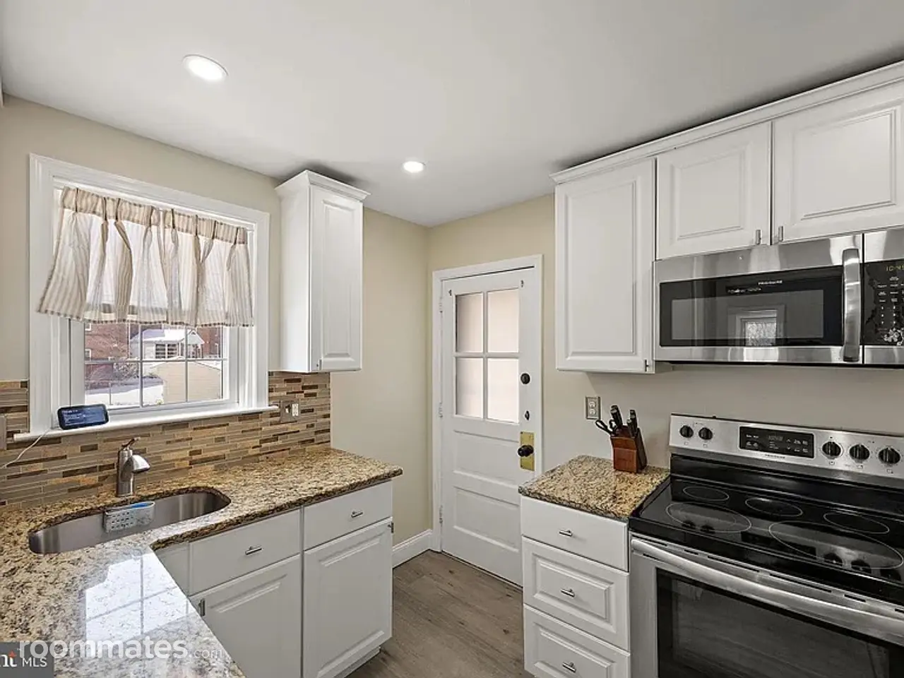 Profile photo 3 of 10