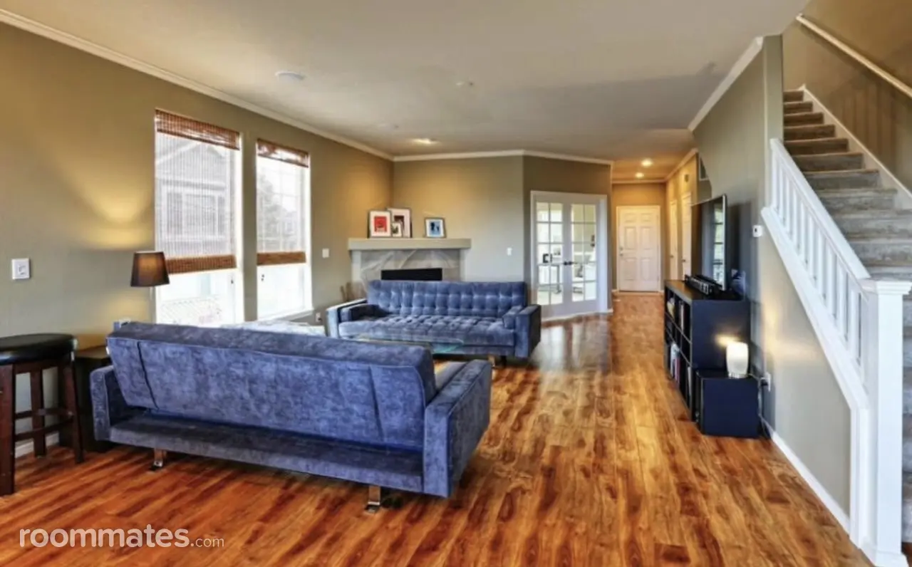 Profile photo 1 of 8