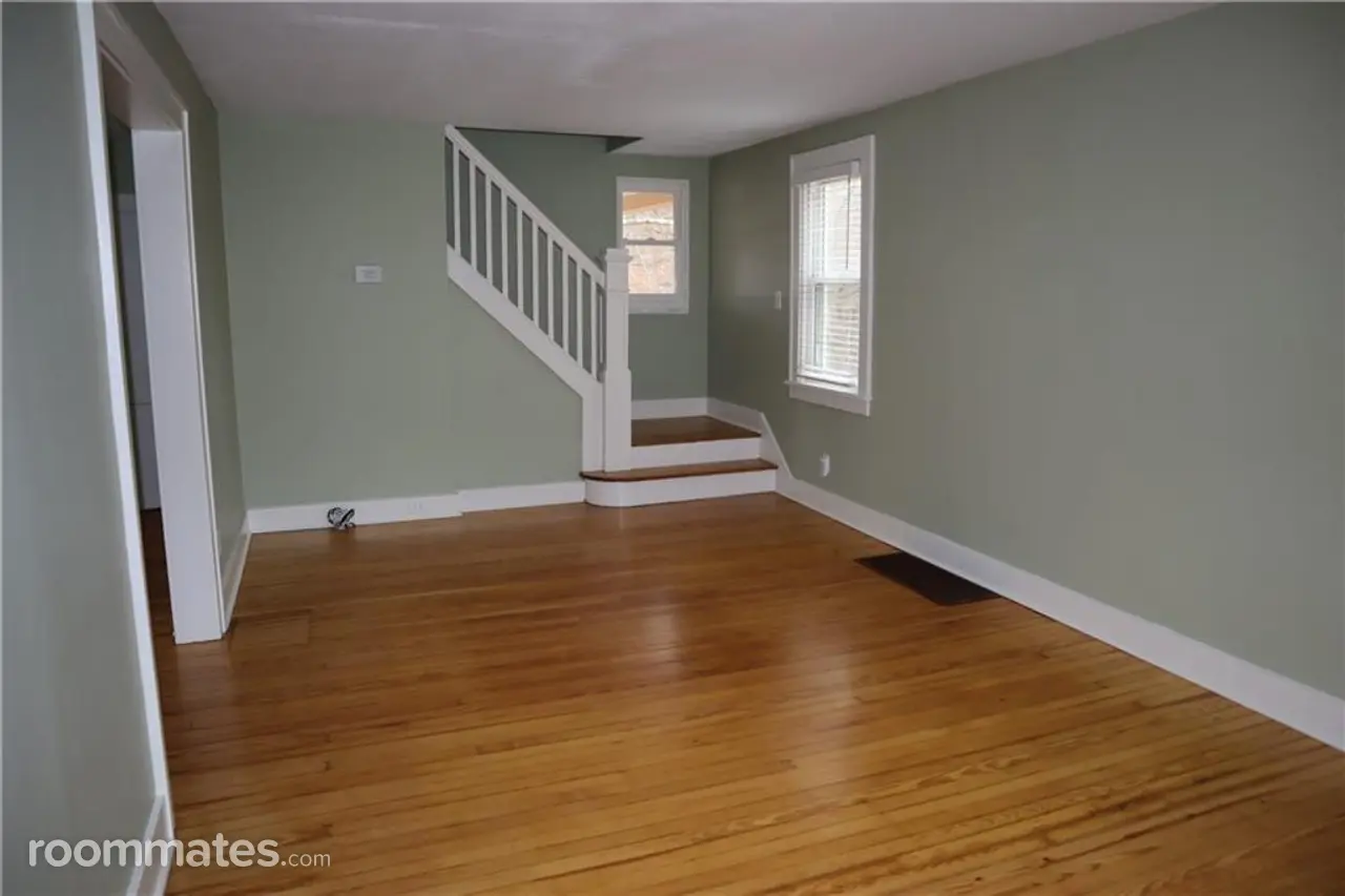 Profile photo 3 of 10