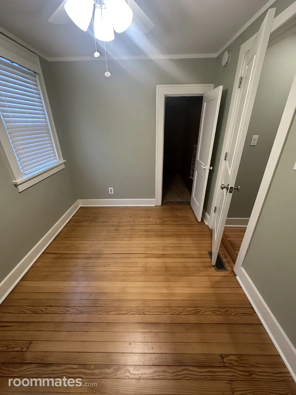 Profile photo 7 of 10