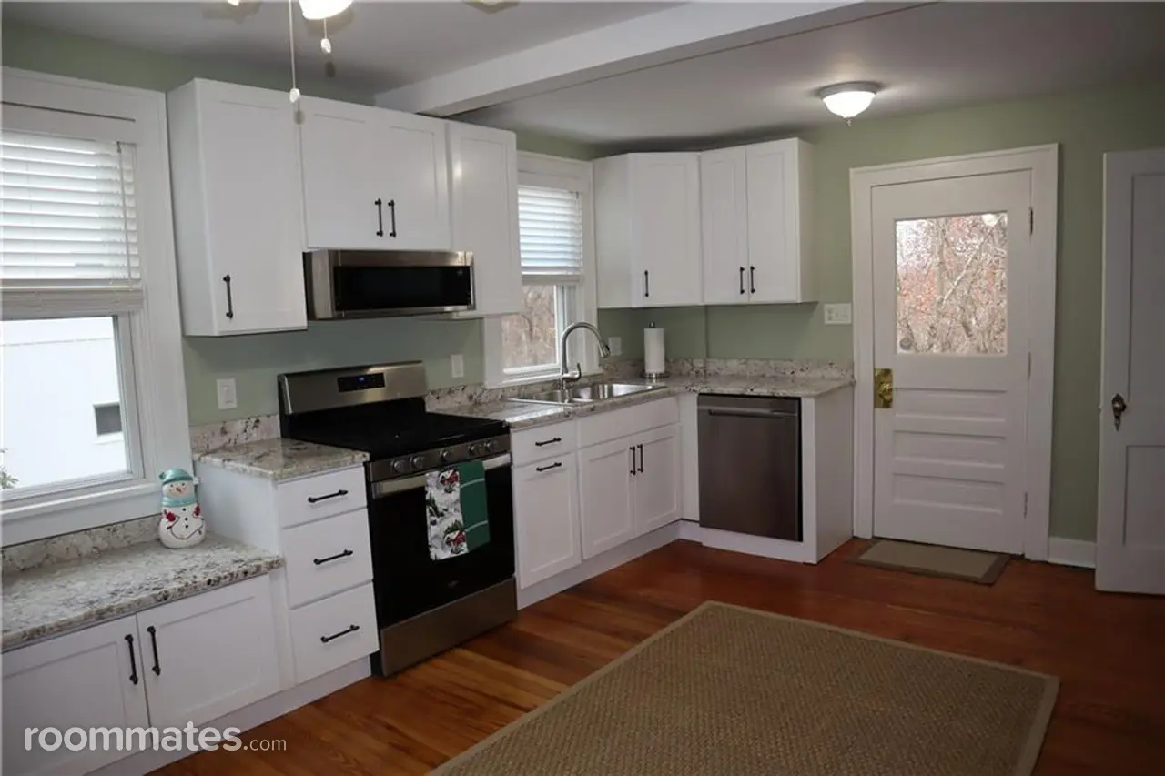 Profile photo 1 of 10