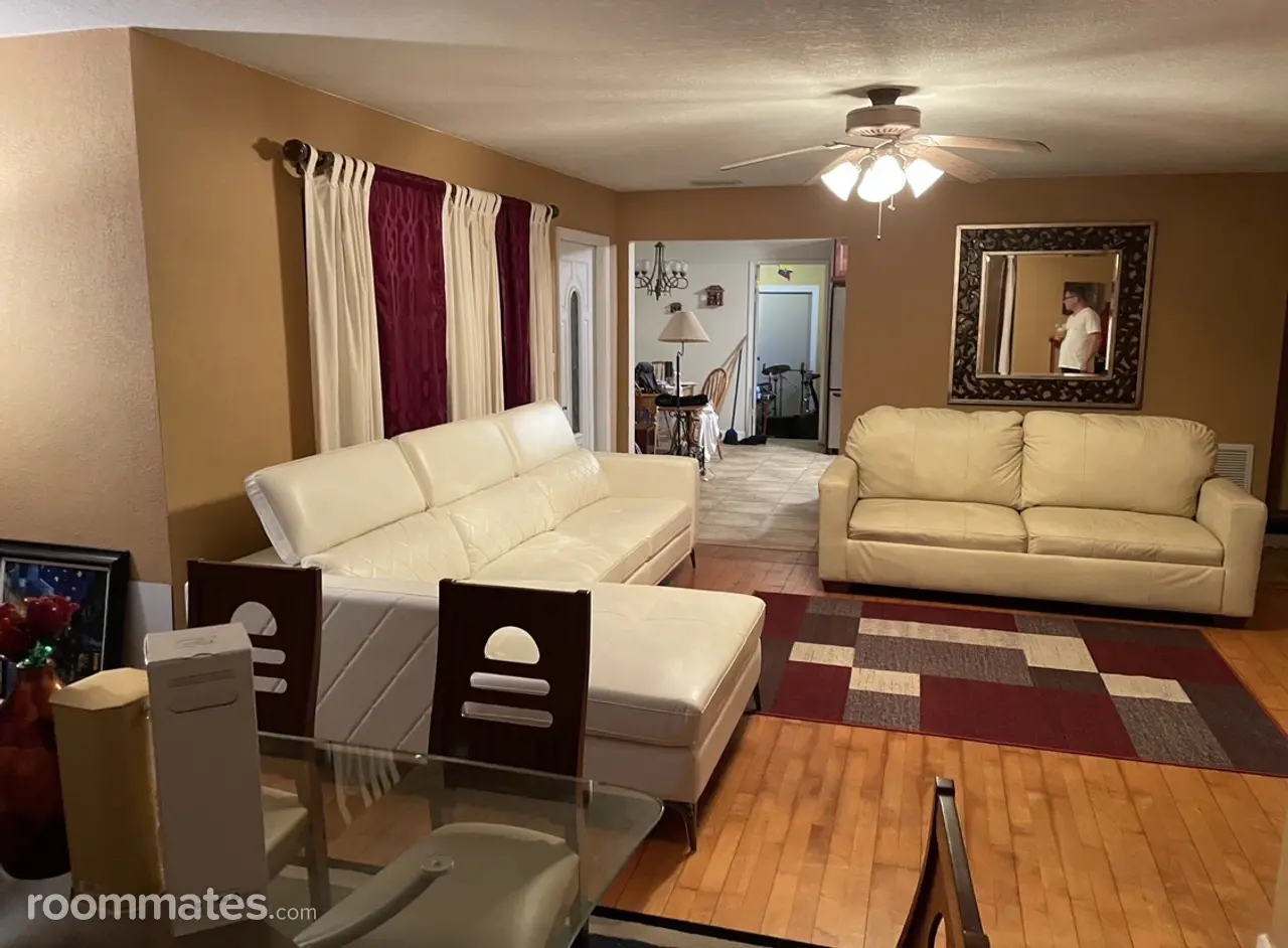 Profile photo 4 of 10