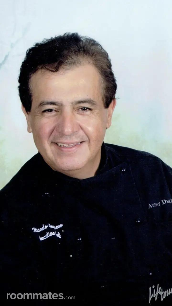 Profile photo 10 of 10