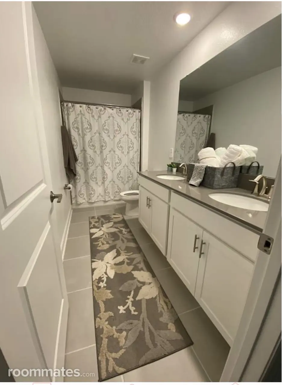 Profile photo 4 of 8