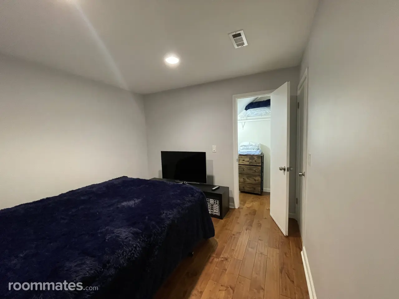 Profile photo 1 of 11