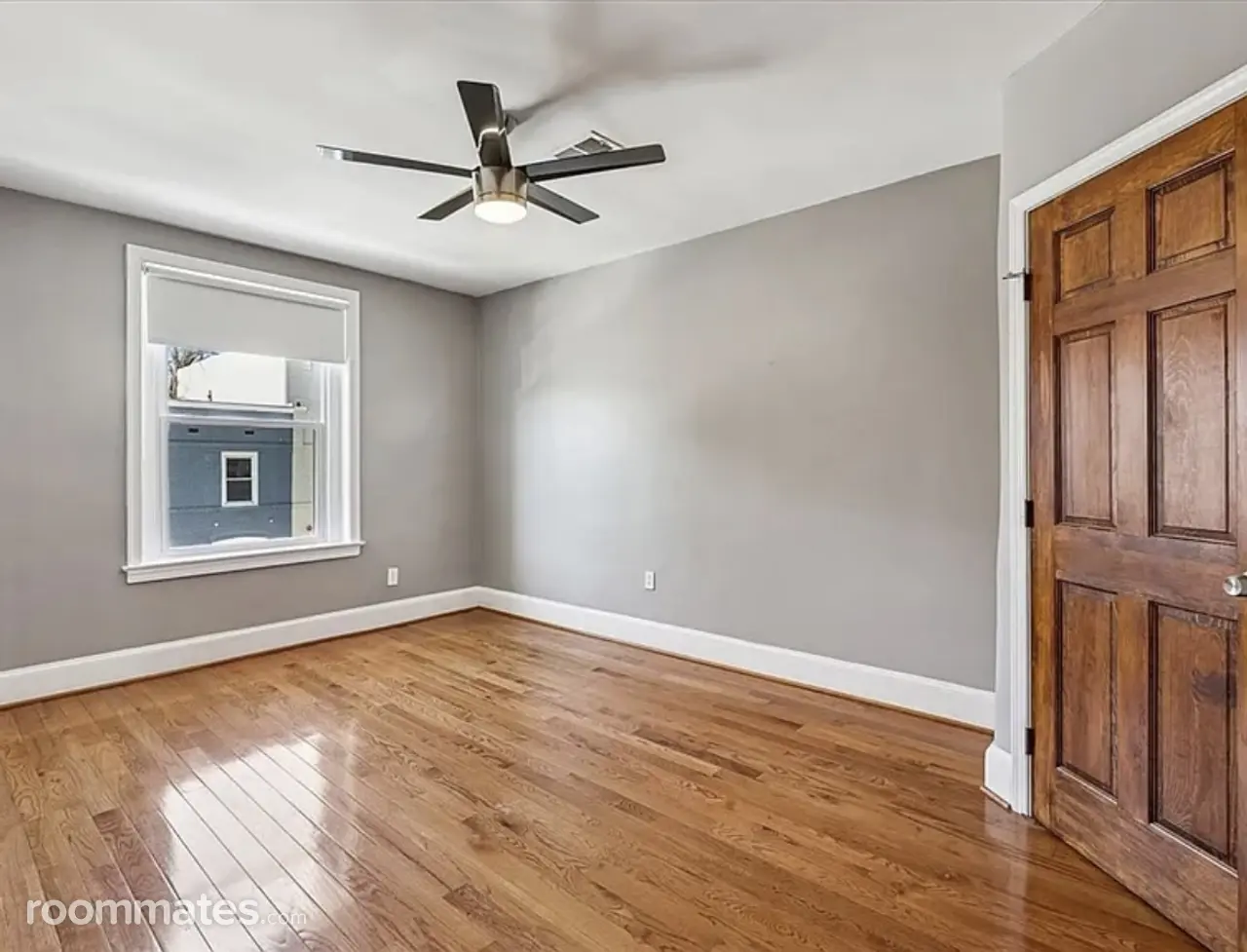 Profile photo 4 of 7