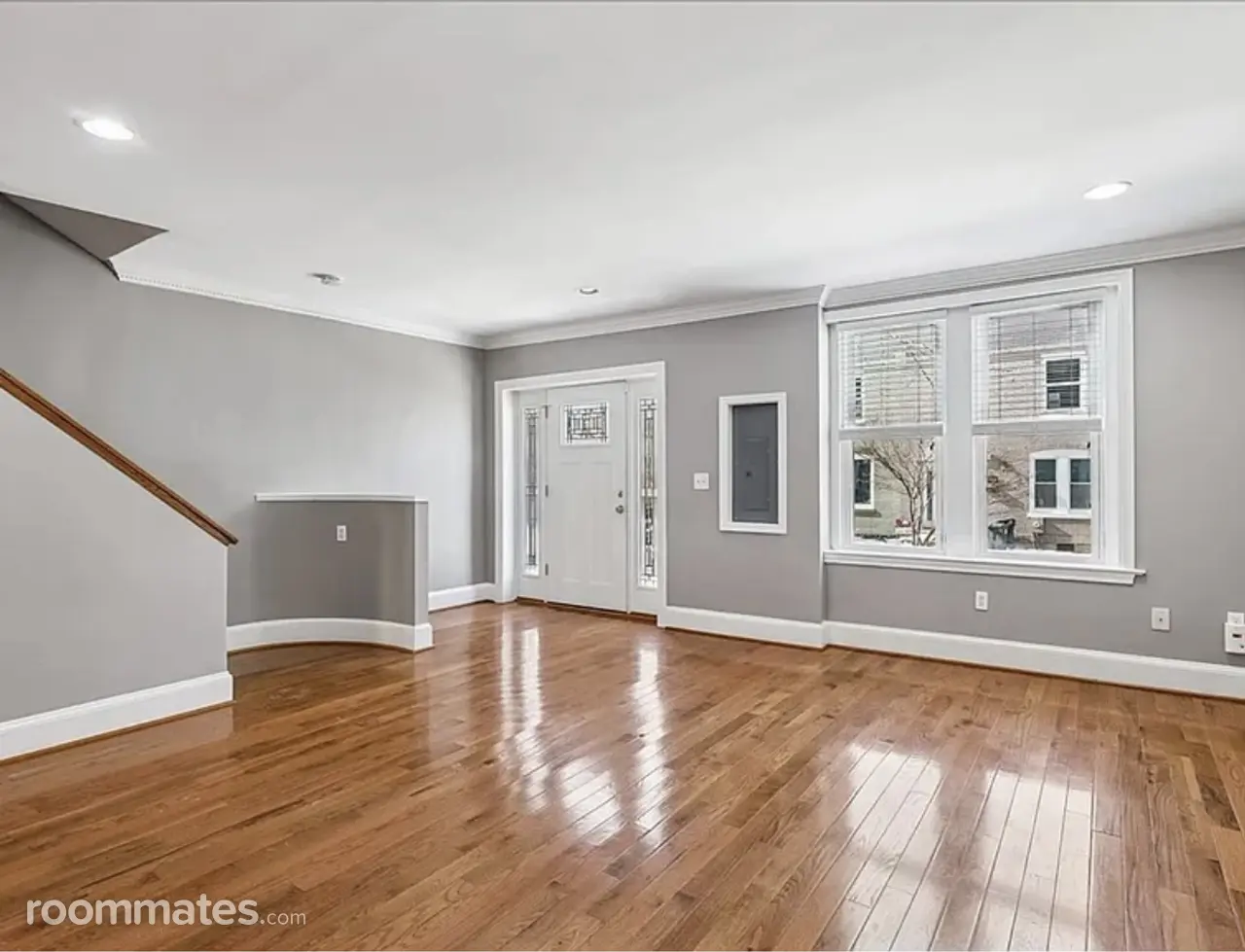 Profile photo 3 of 7