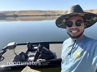 Roommate looking Fresno CA, $1000