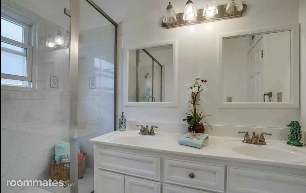 Profile photo 1 of 14