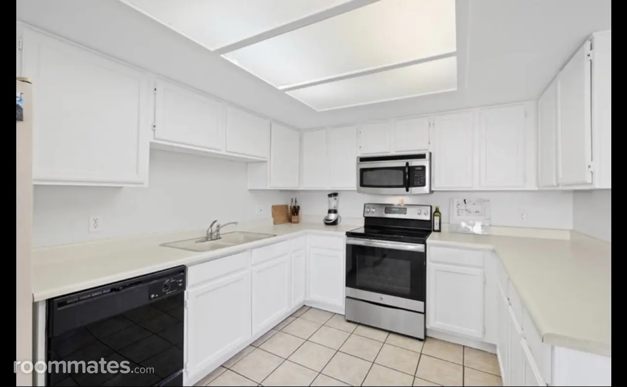 Profile photo 7 of 14