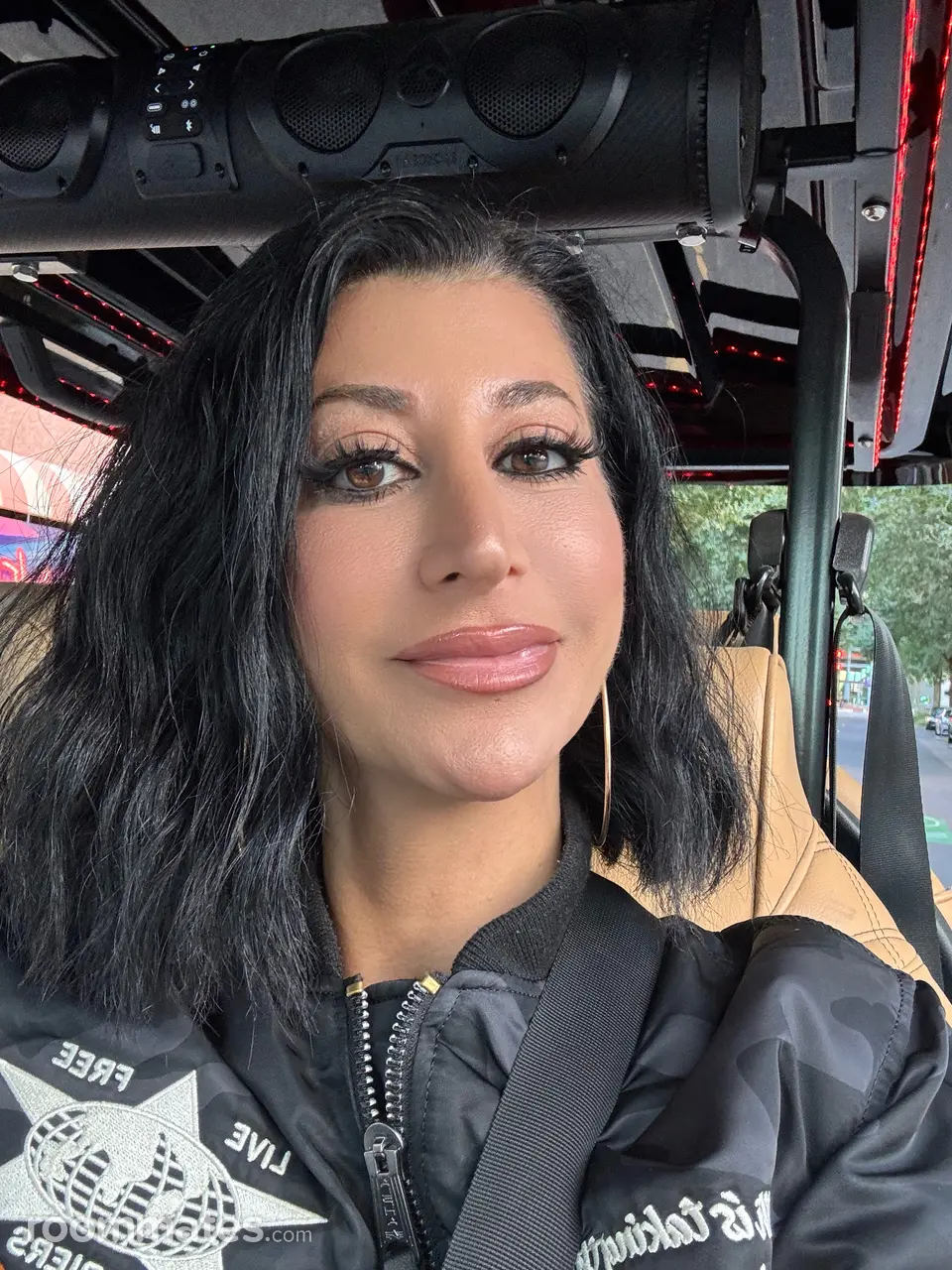 Profile photo 12 of 14