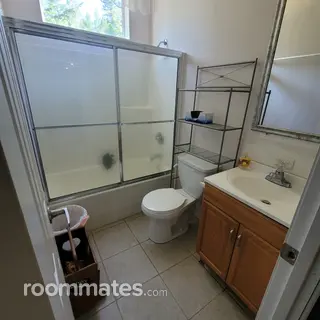 Room for rent in Tahuya, WA $1000, house