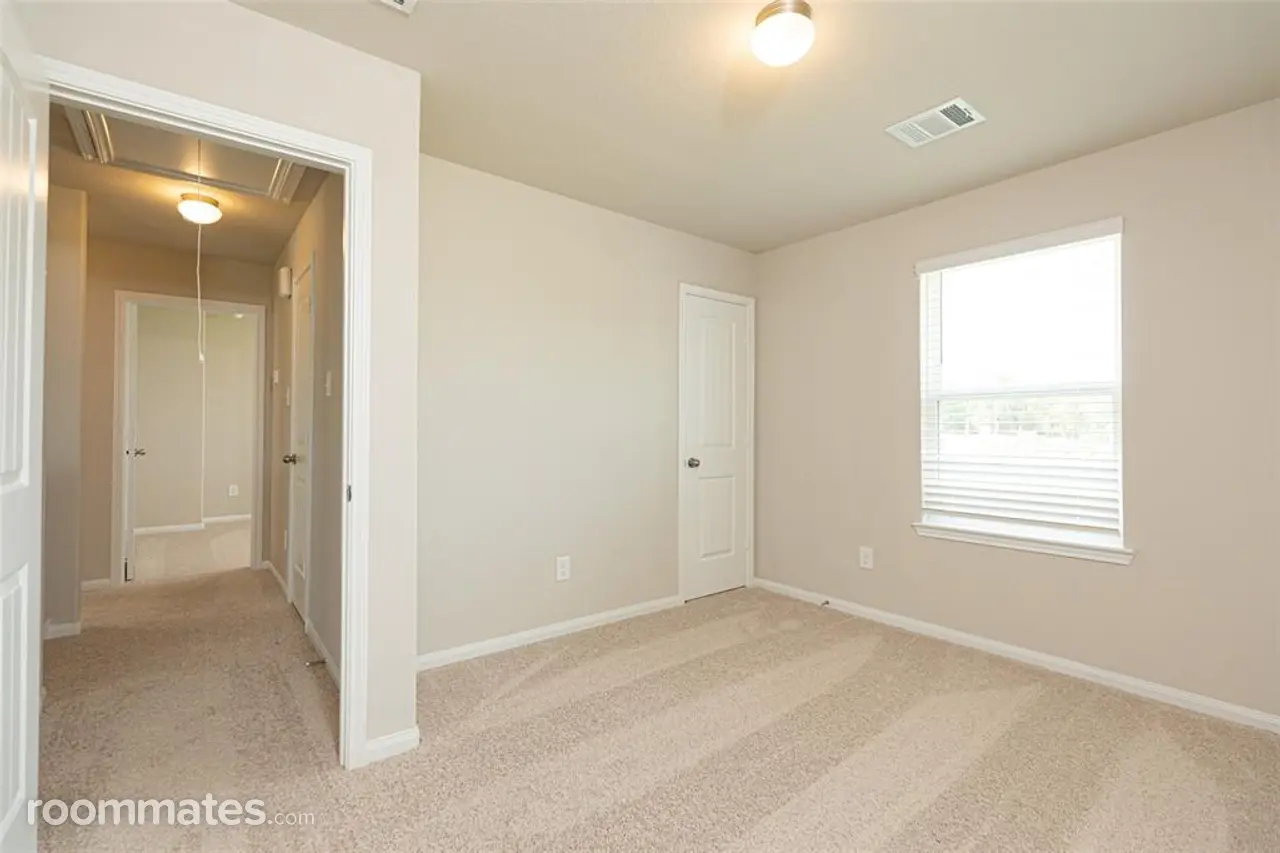 Profile photo 2 of 4