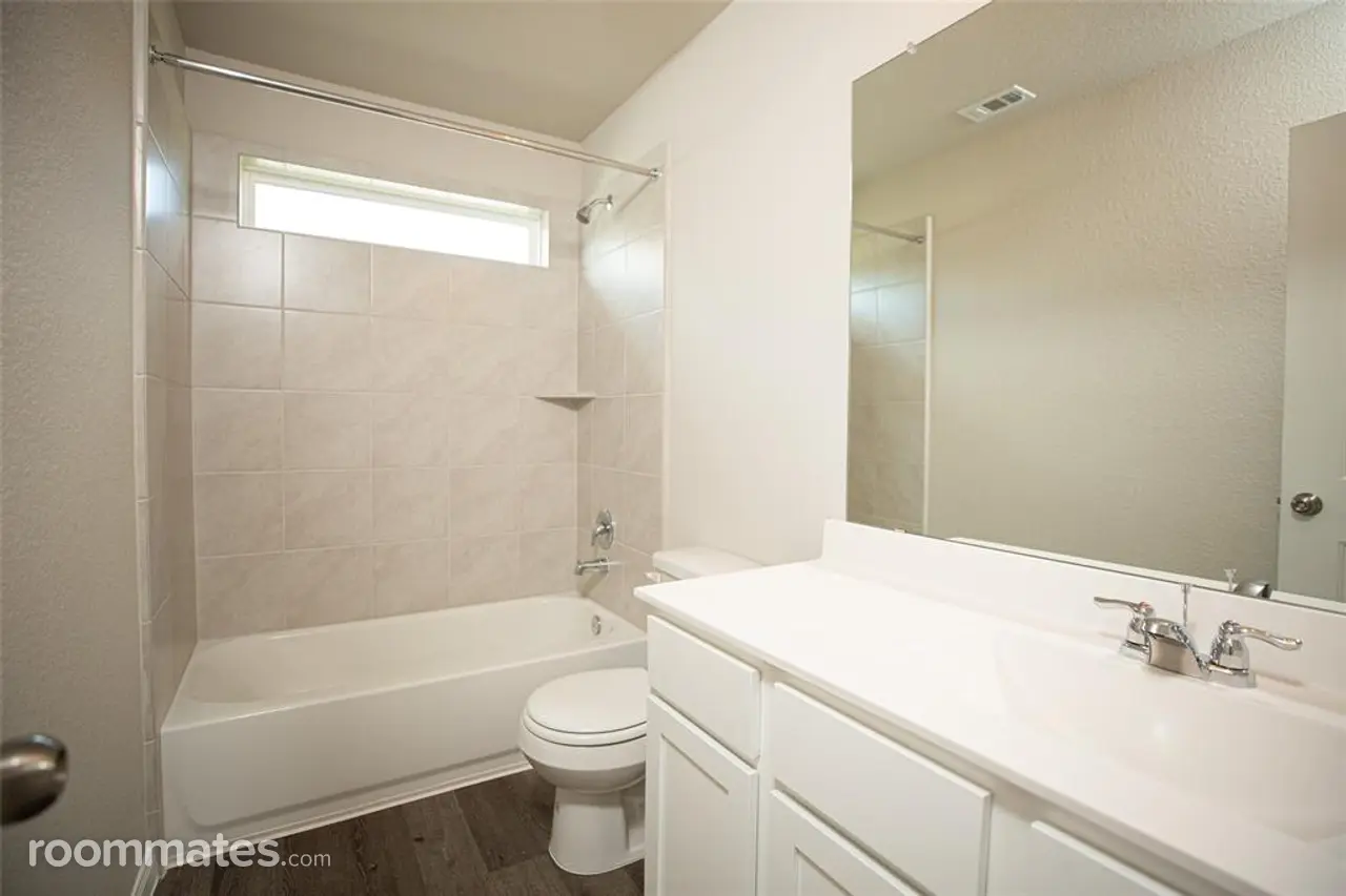 Profile photo 1 of 4