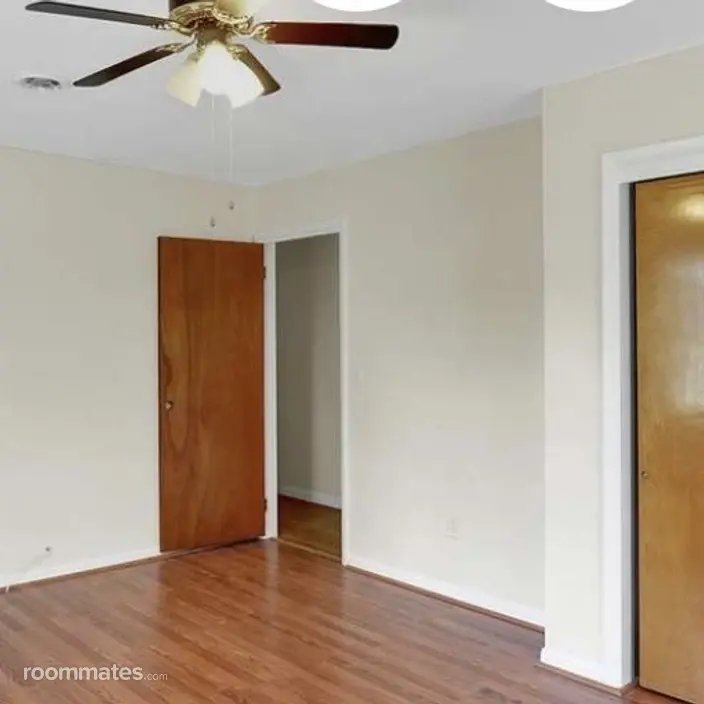 Room for rent in Dover, DE $1000, house