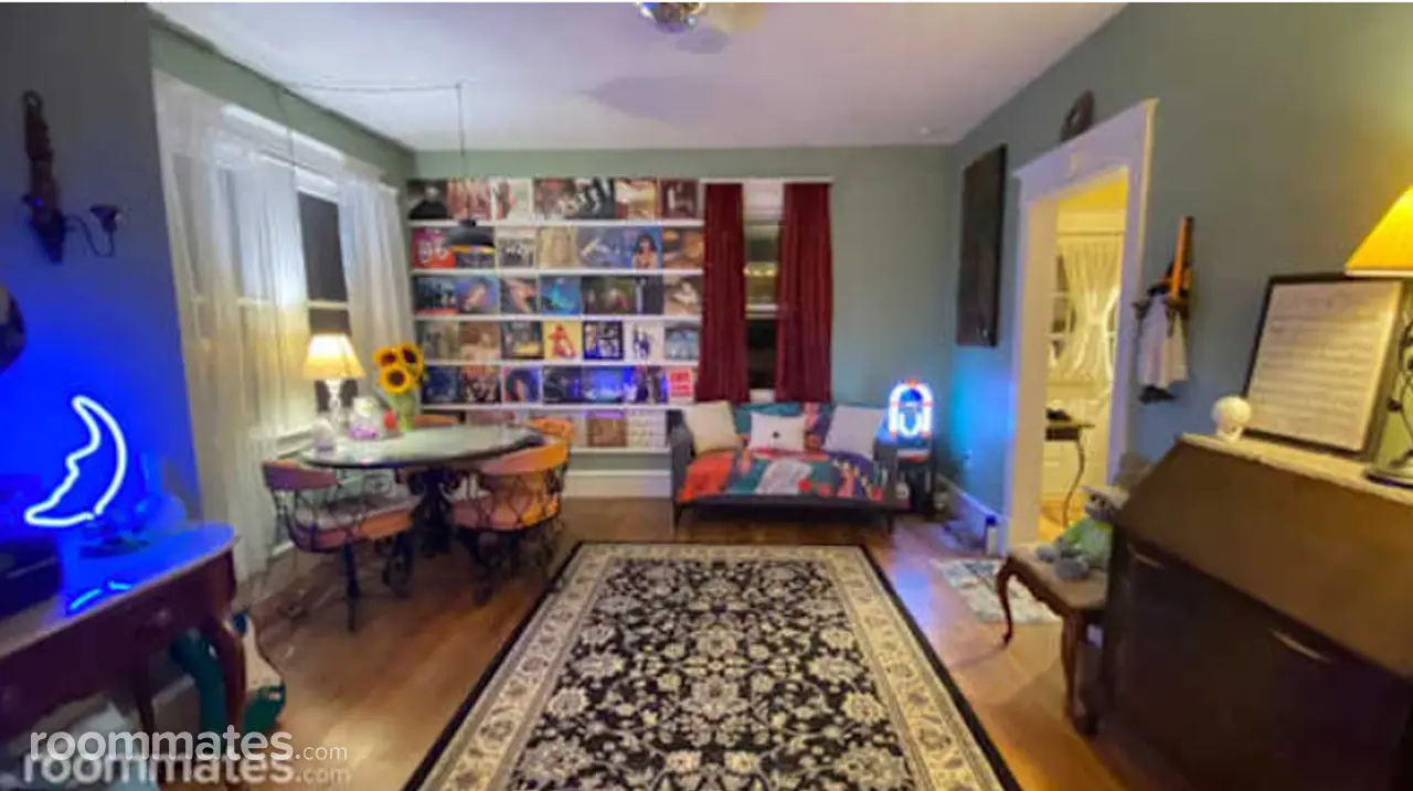 Profile photo 3 of 8