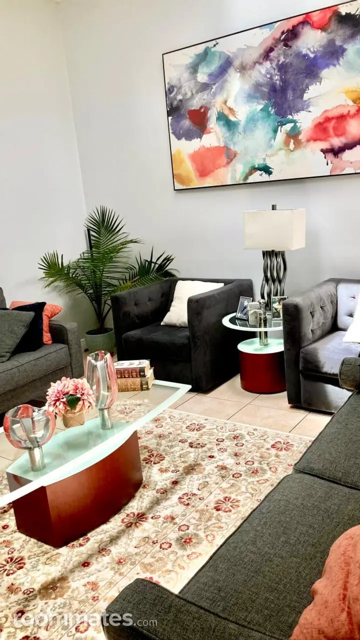 Profile photo 3 of 11