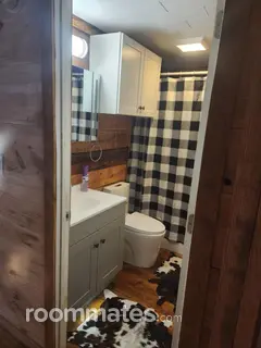 Room for rent in Hayes, VA $1000, house