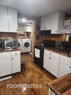 Room for rent in Hayes, VA $1000, house