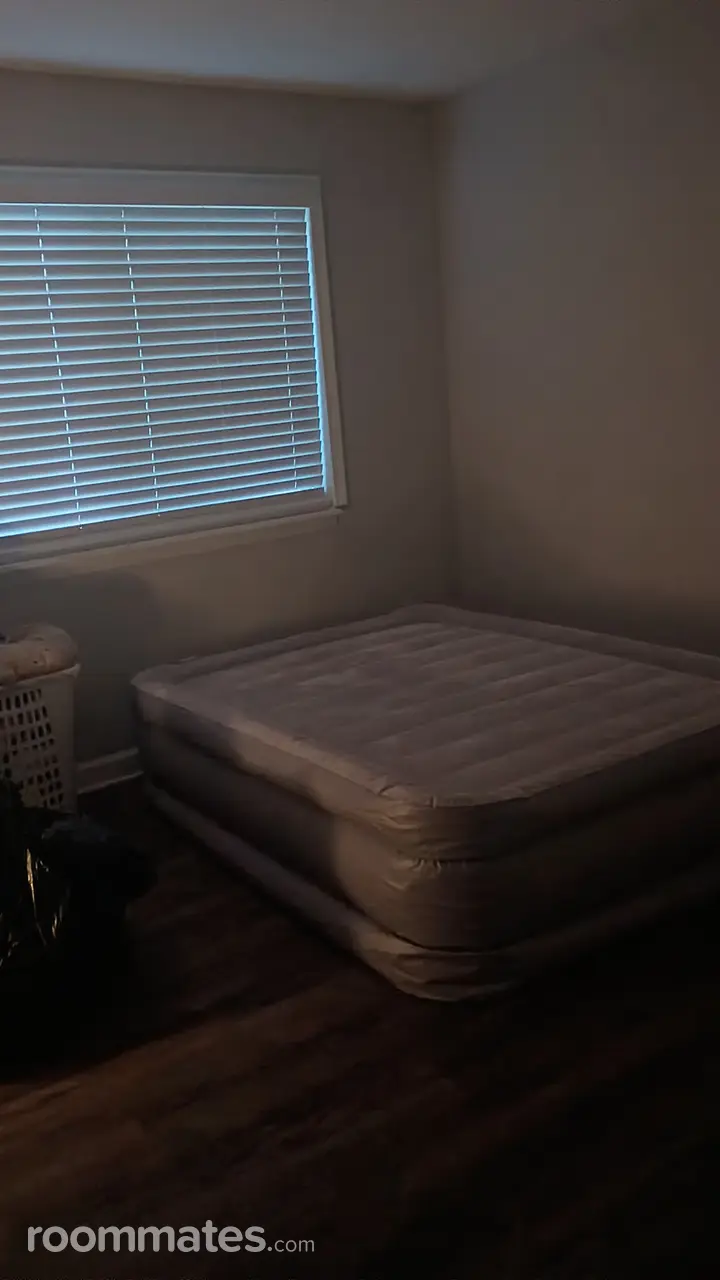 Profile photo 1 of 10