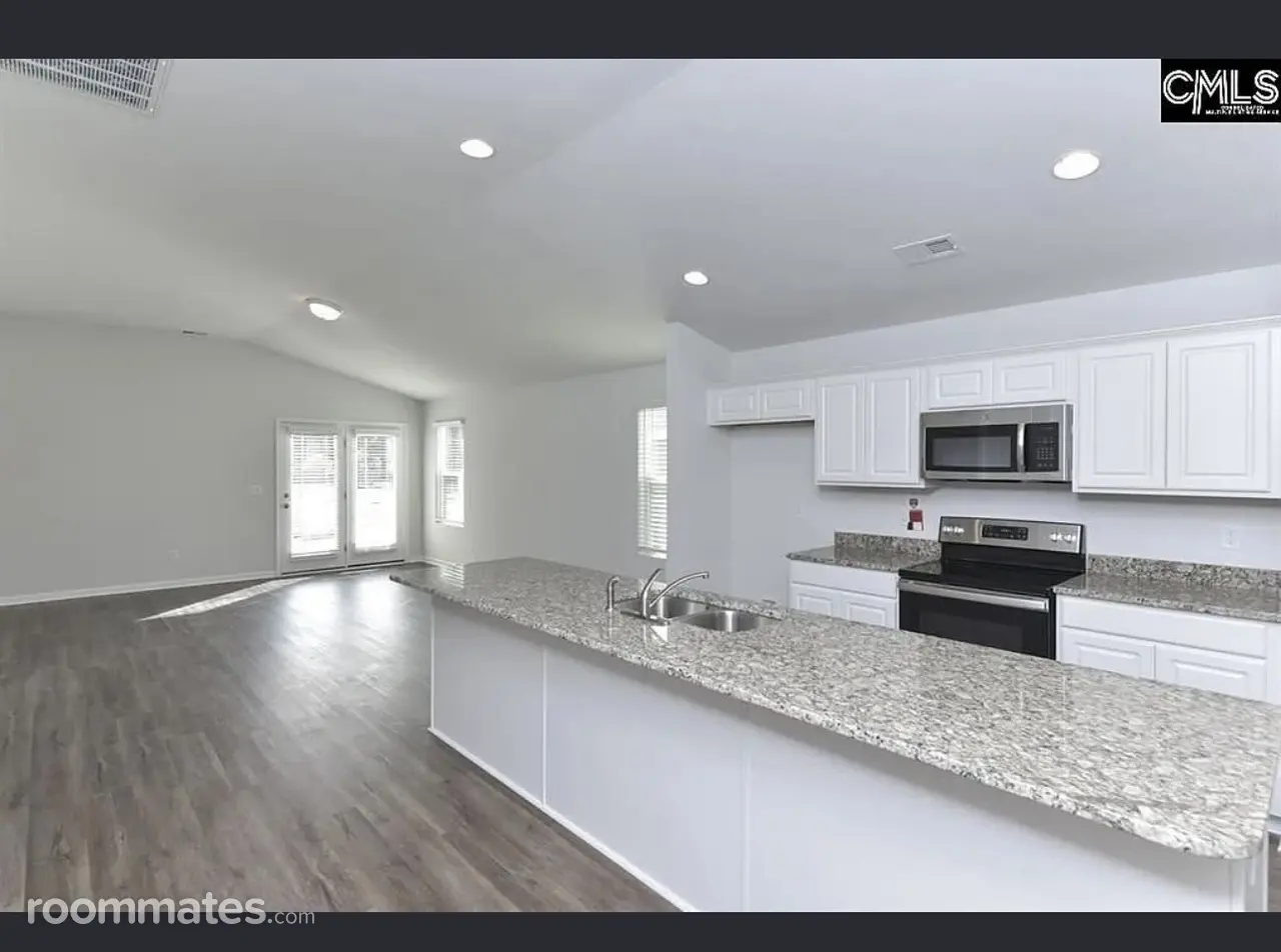 Profile photo 8 of 11