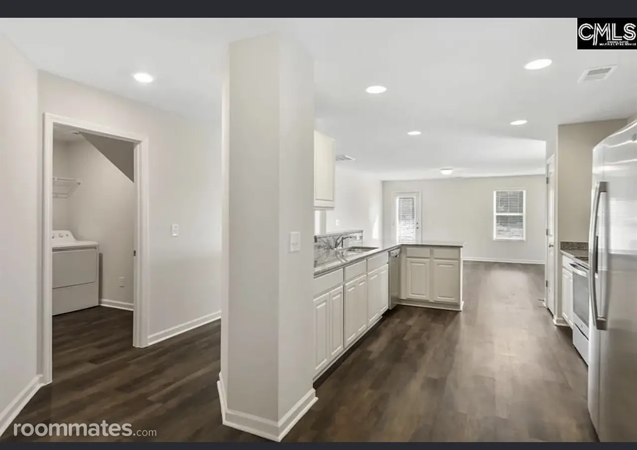 Profile photo 10 of 11