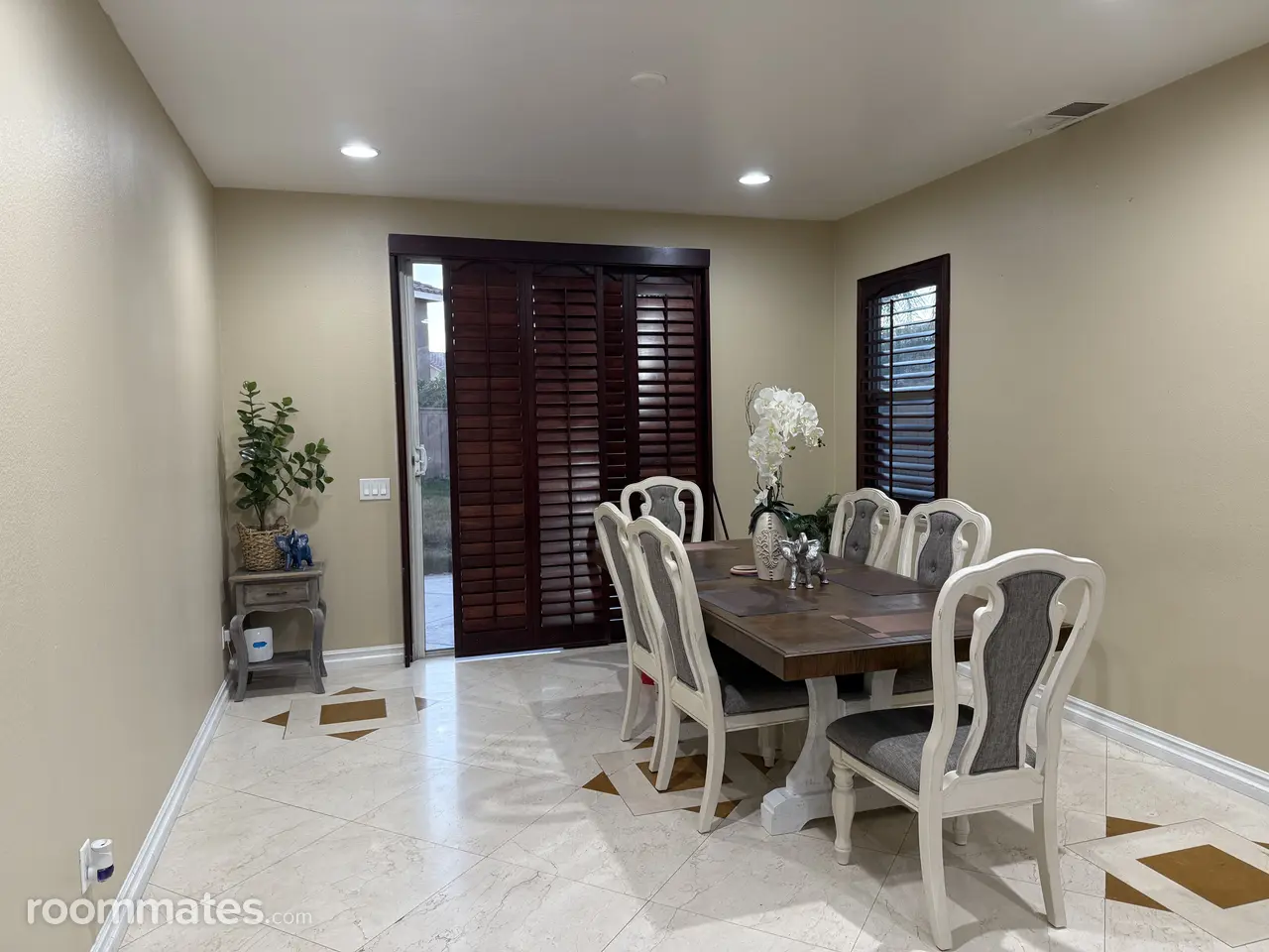 Room for rent in Perris, CA $1100, house