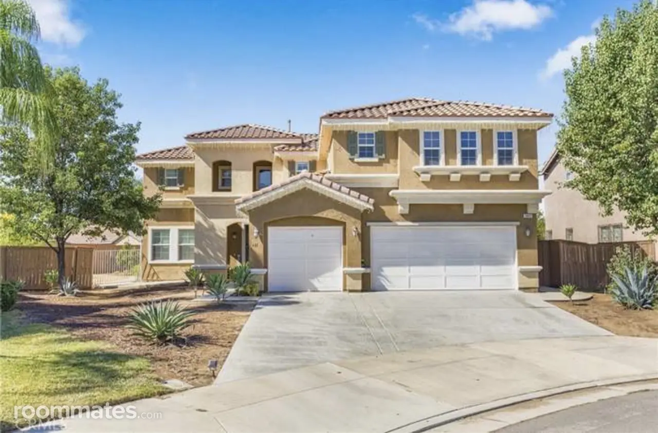 Profile photo 11 of 11