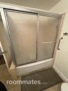 Room for rent in Anaheim, CA $970, house