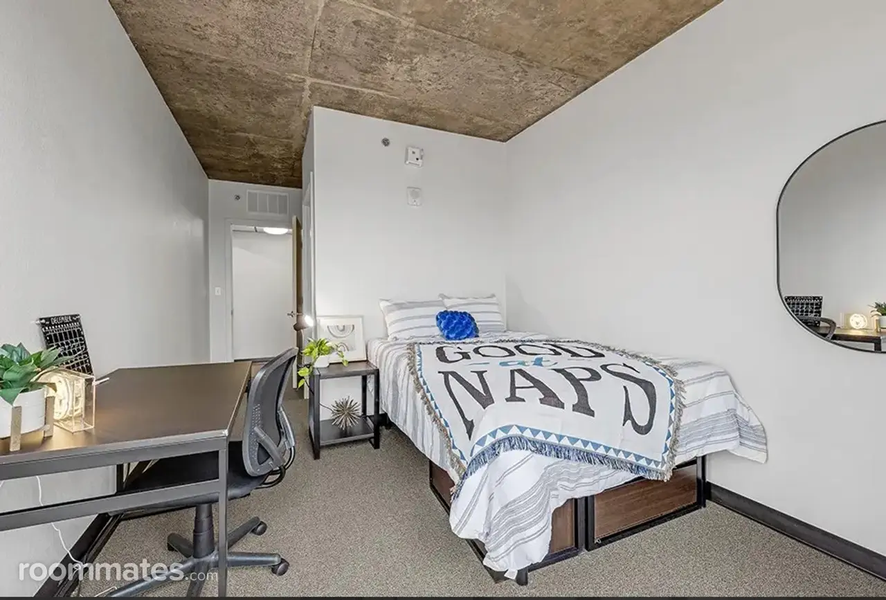 Profile photo 6 of 8