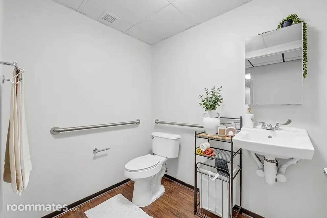 Profile photo 7 of 8