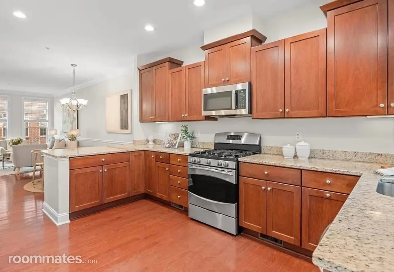 Profile photo 1 of 9