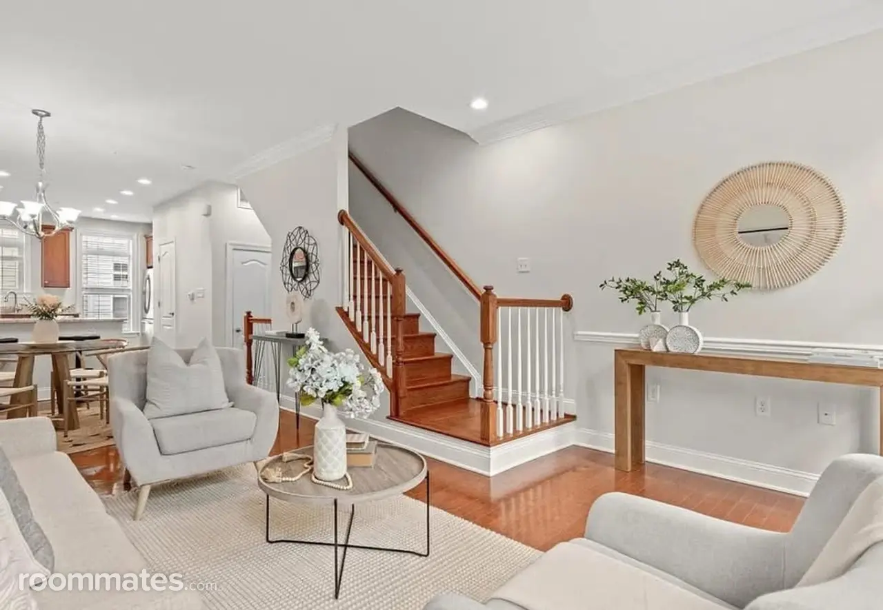 Profile photo 3 of 9