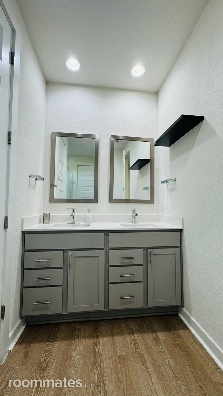 Profile photo 8 of 11