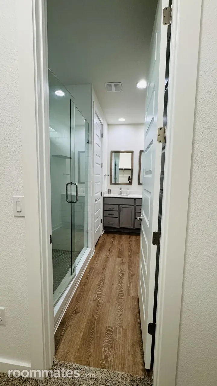 Profile photo 2 of 11