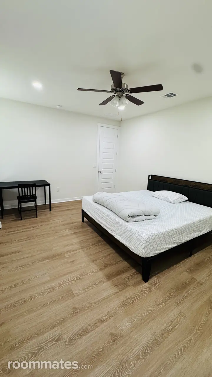 Profile photo 1 of 11