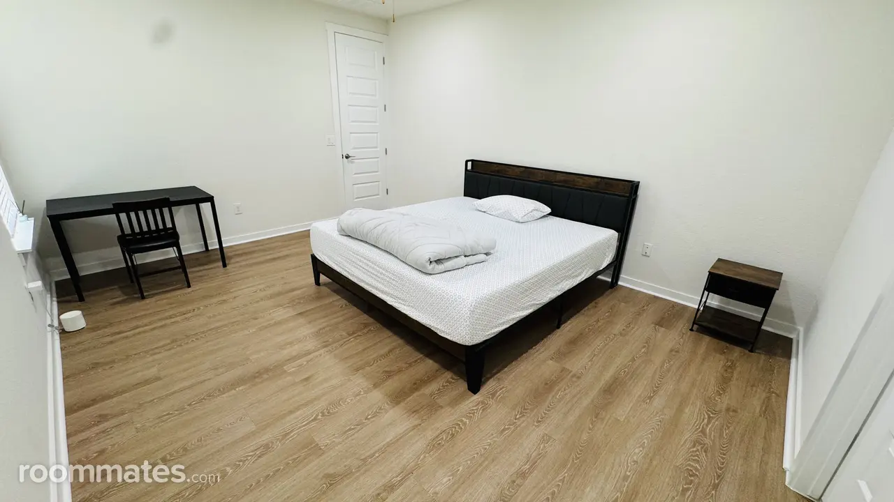 Profile photo 7 of 11