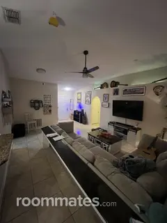 Room for rent in Jacksonville, FL $800, house