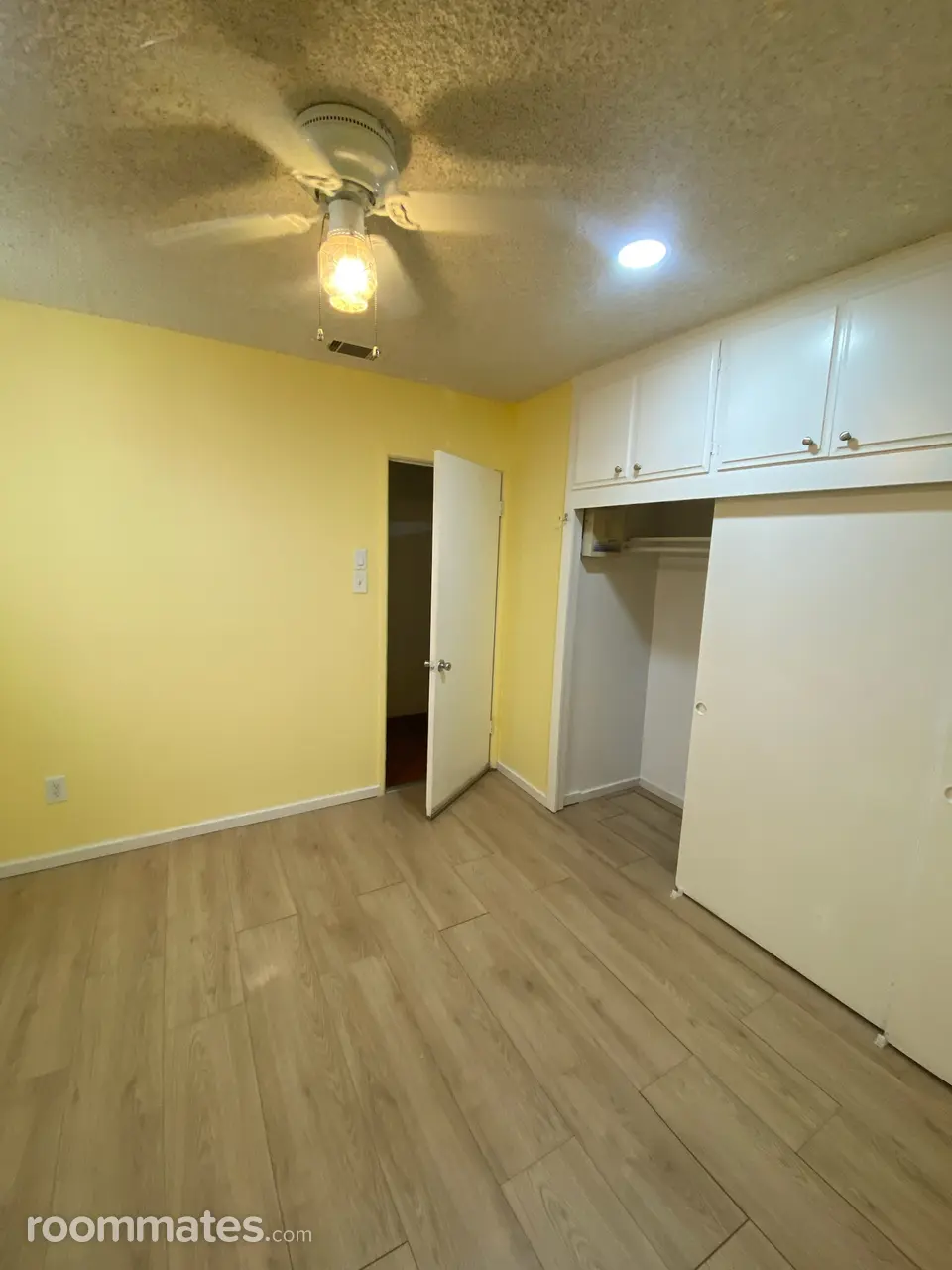 Profile photo 12 of 17