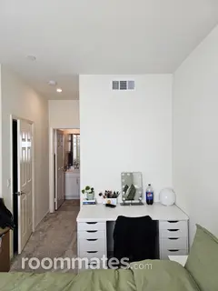 Room for rent in Rialto, CA $950, condo