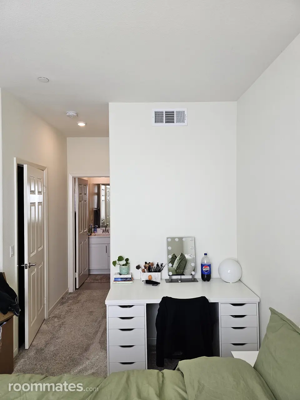 Profile photo 3 of 8