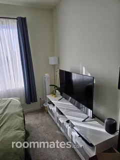 Room for rent in Rialto, CA $950, condo