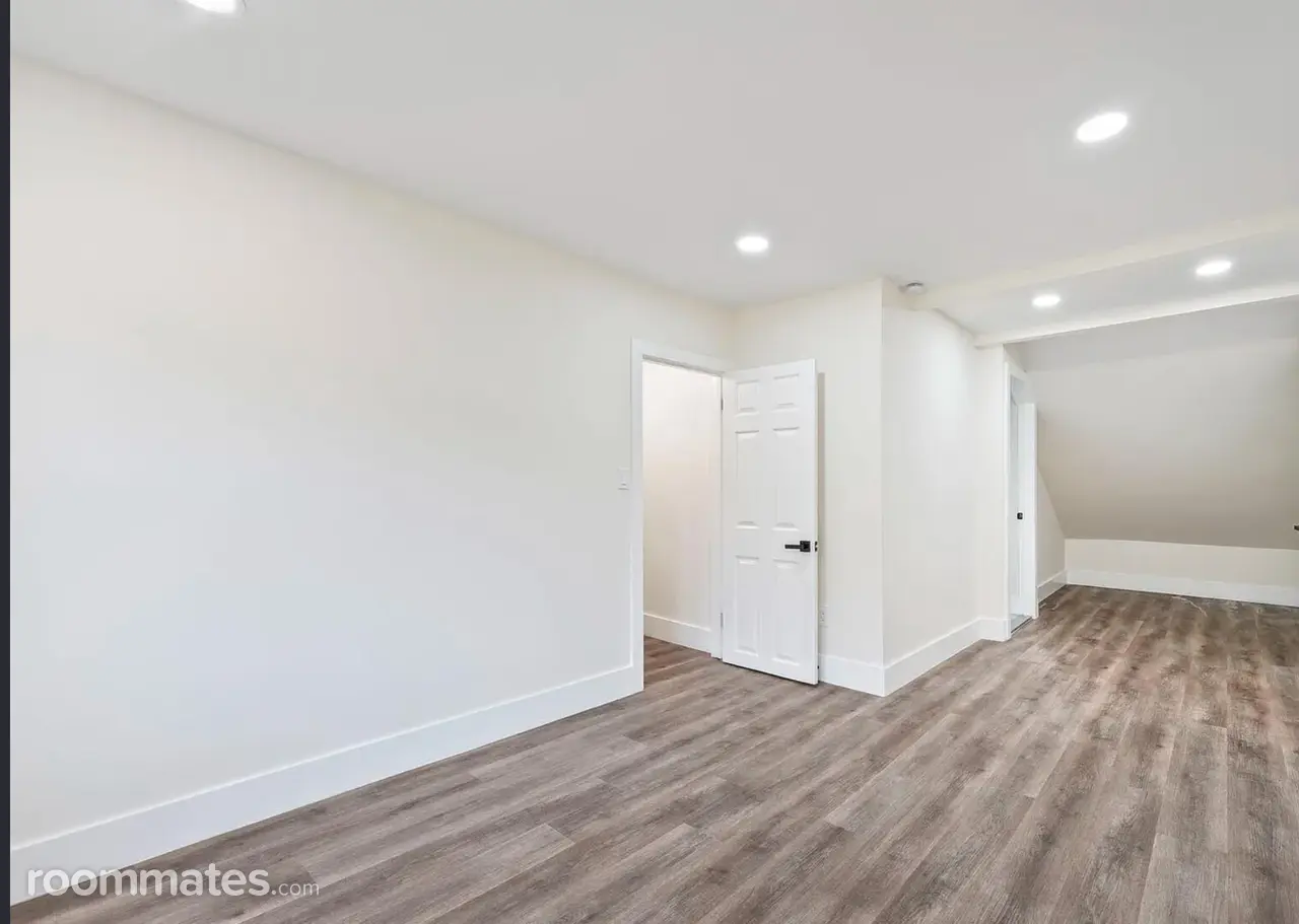 Profile photo 8 of 10