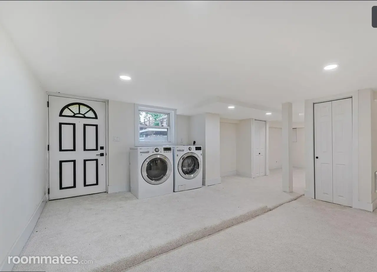 Profile photo 3 of 10