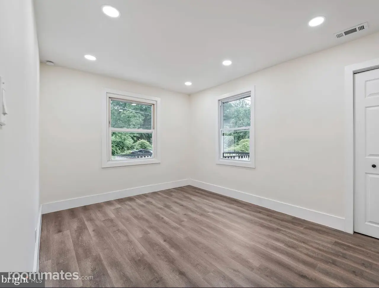 Profile photo 5 of 10