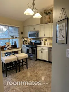 Room for rent in Des Plaines, IL $1100, townhouse