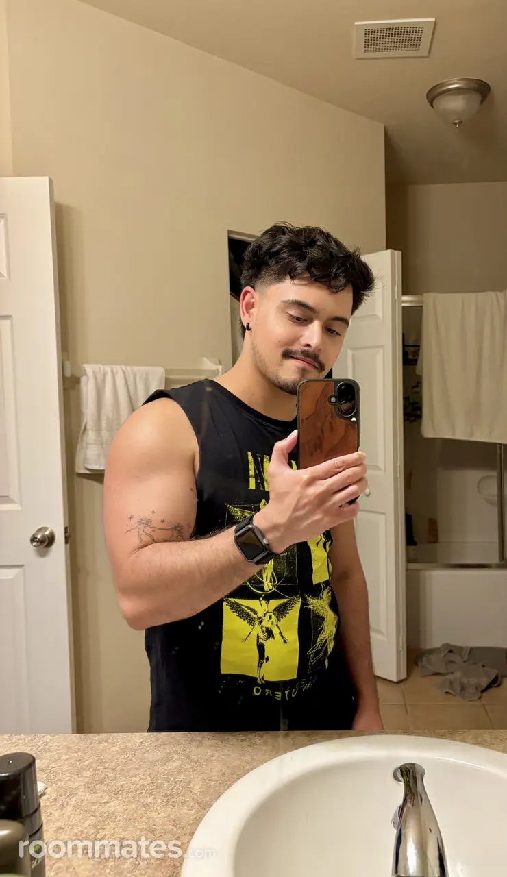 Profile photo 13 of 14