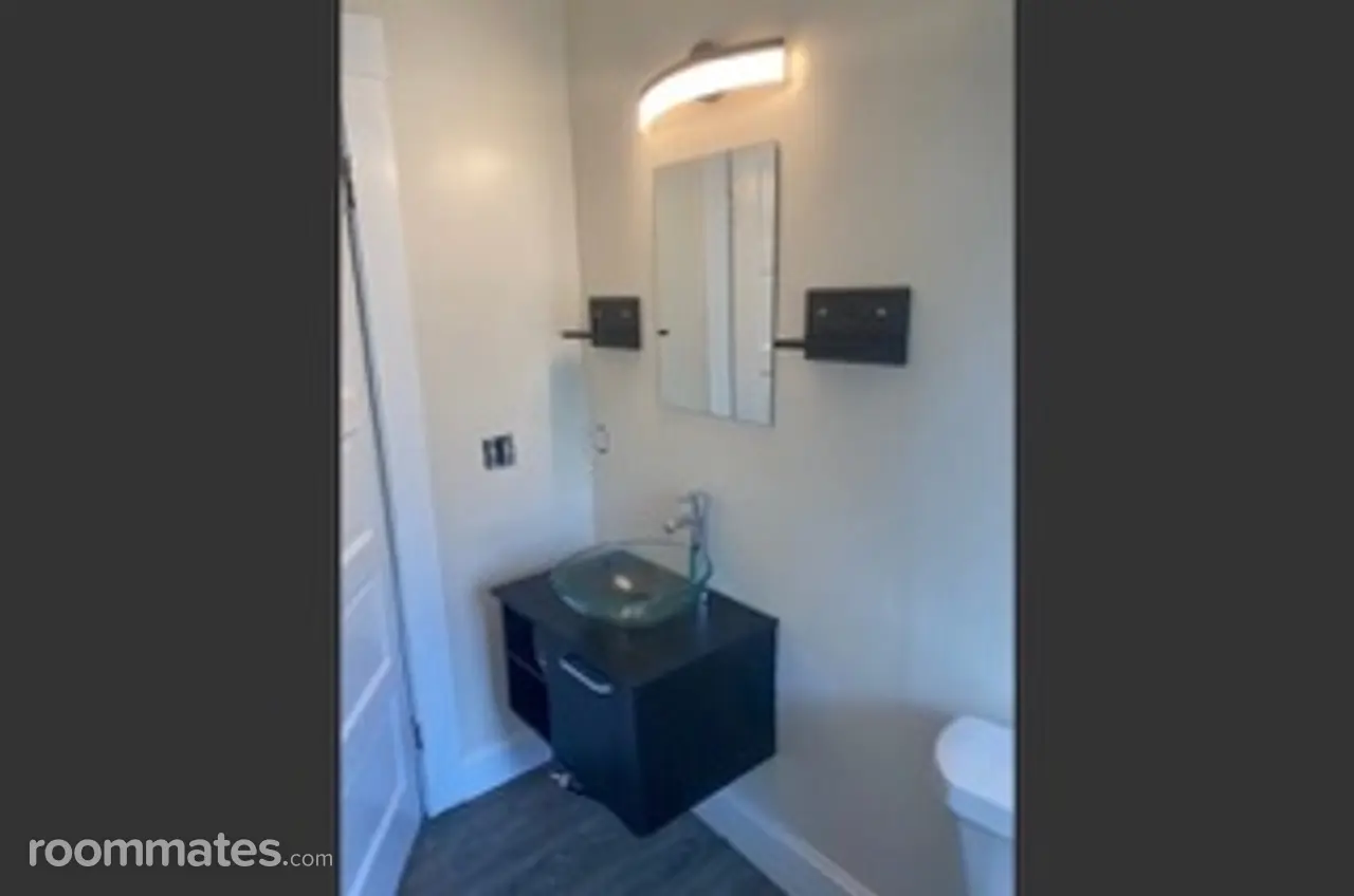 Profile photo 4 of 7