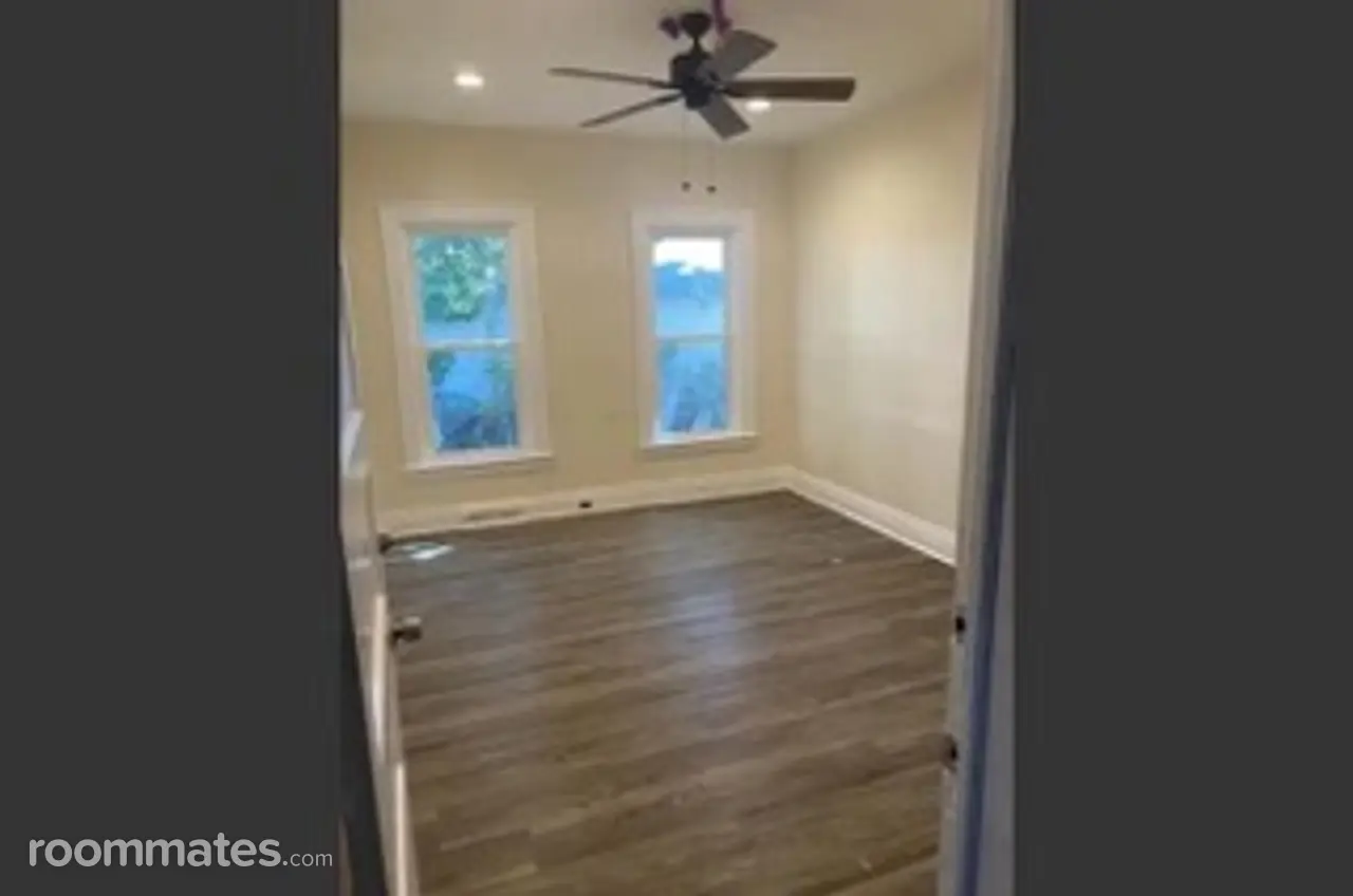 Profile photo 1 of 7