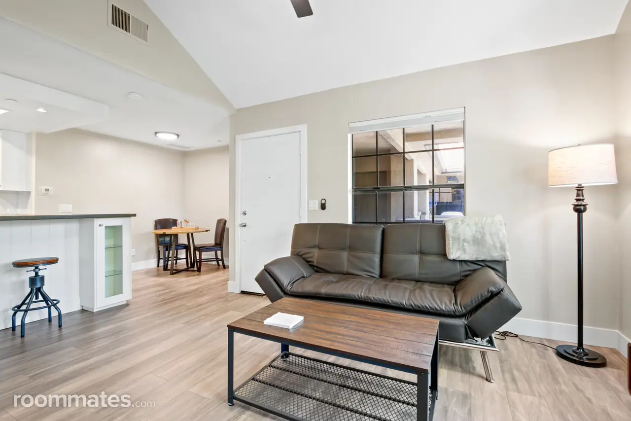 Profile photo 4 of 10